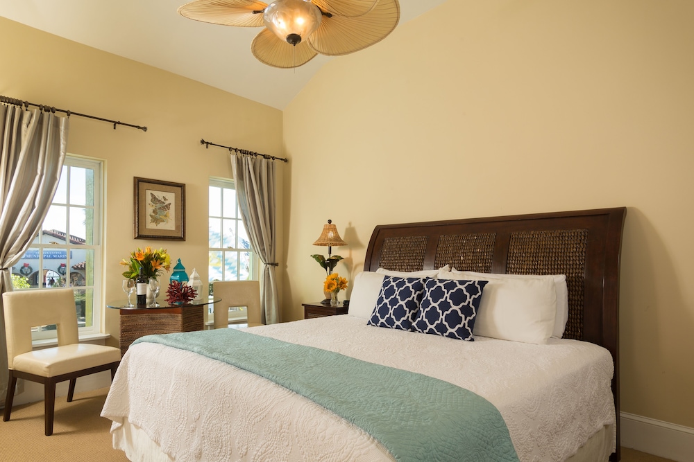 Standard Suite, 1 King Bed, Refrigerator, Bay View photo 2