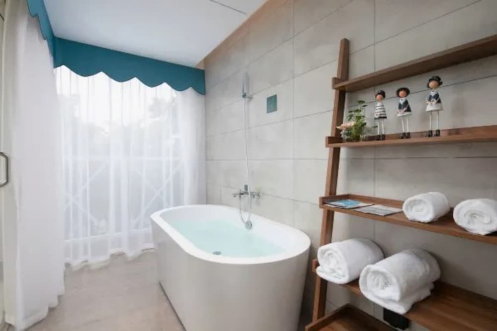 Two-Bedroom Family Suite with Mountain-View Terrace photo 2