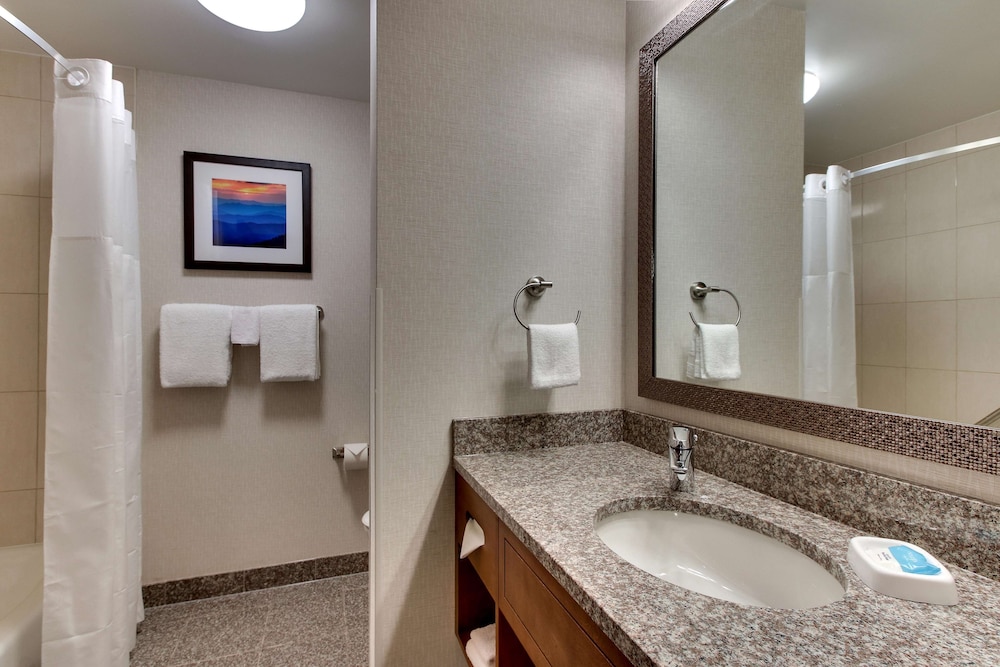 Room, 2 Queen Beds, Refrigerator & Microwave (Upper Floor) photo 2