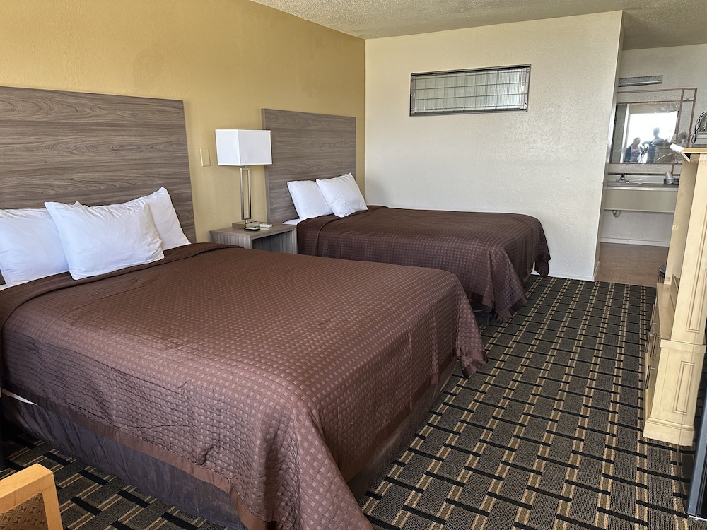 Standard Room, 2 Double Beds (Non Smoking) photo 2
