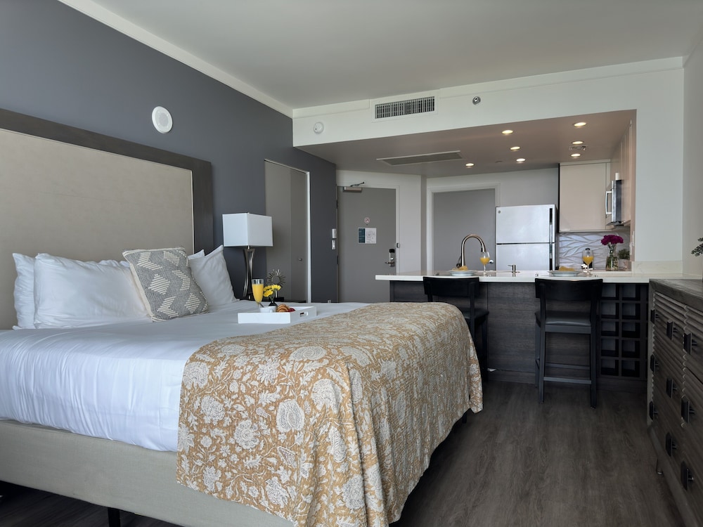 Deluxe Studio Suite, Kitchenette, Ocean View1406.02