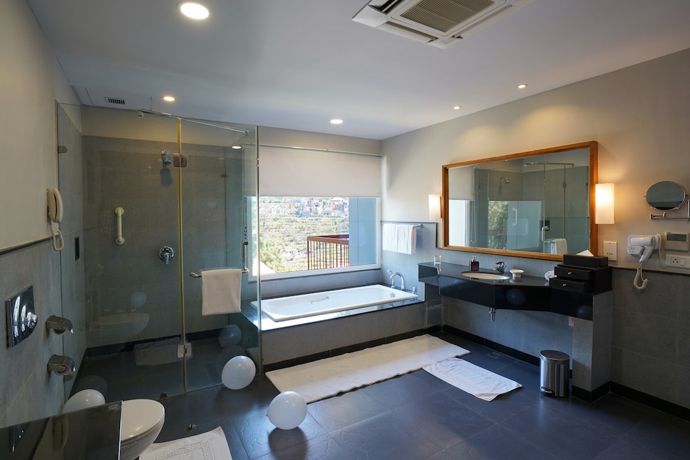 Moksha Suite photo 2
