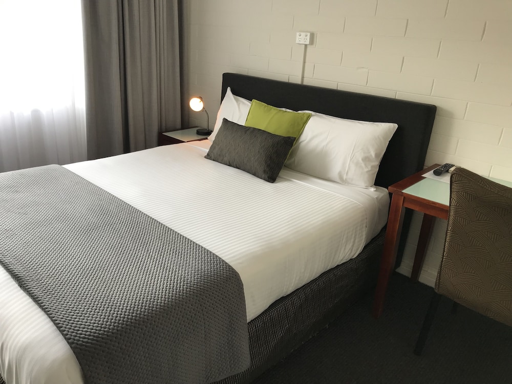 Economy Double Room, 1 Queen Bed photo 3