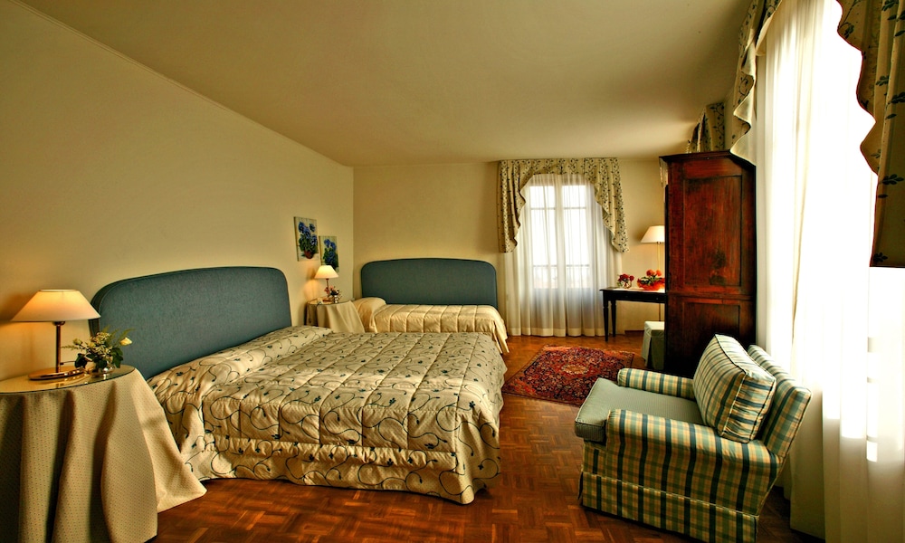 Standard Double or Twin Room (15)