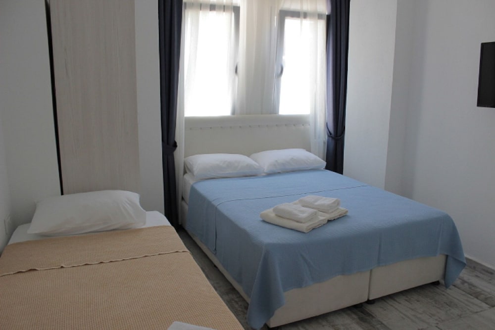 Standard Triple Room, City View photo 1