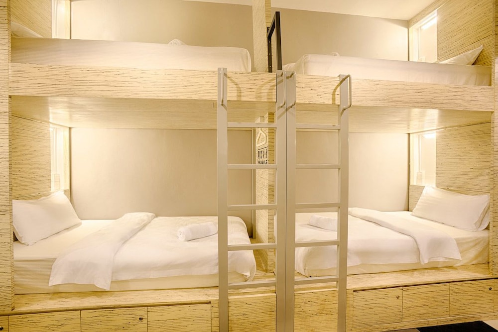 Basic Shared Dormitory, Men only, Shared Bathroom (1 bed in 19 bed dorm) photo 3