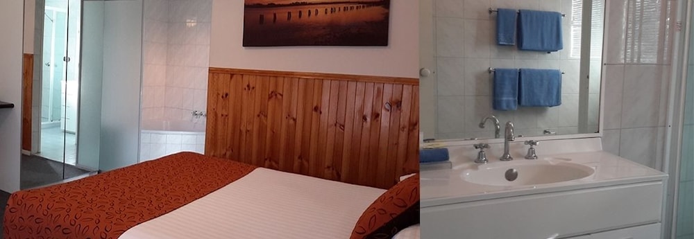 Spa Room – Queen Bed with Spa Bath photo 1