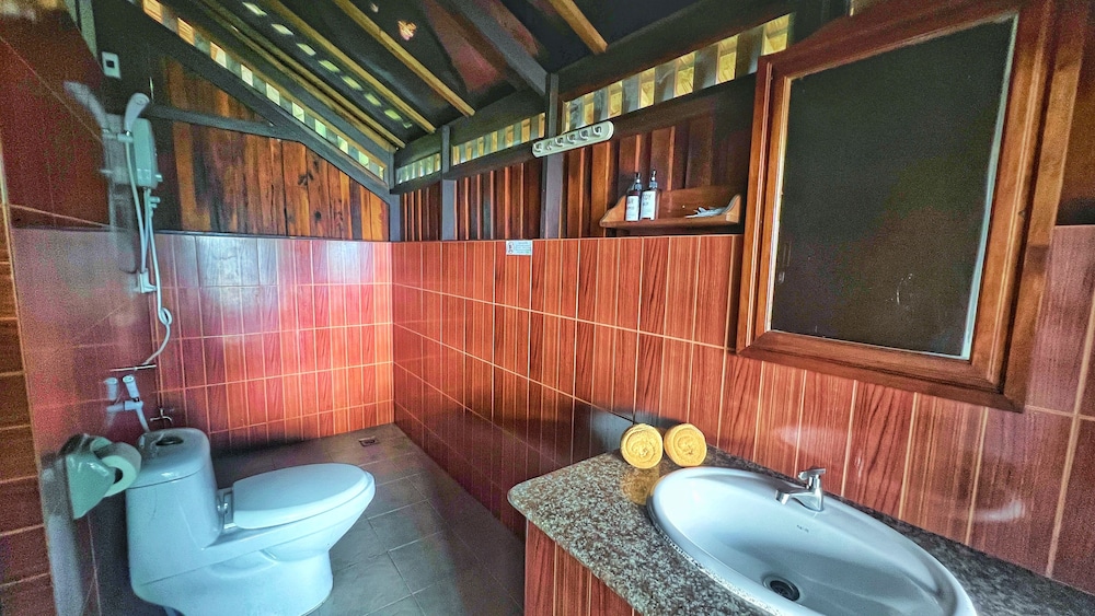 Bungalow with Balcony - Fan Room photo 3