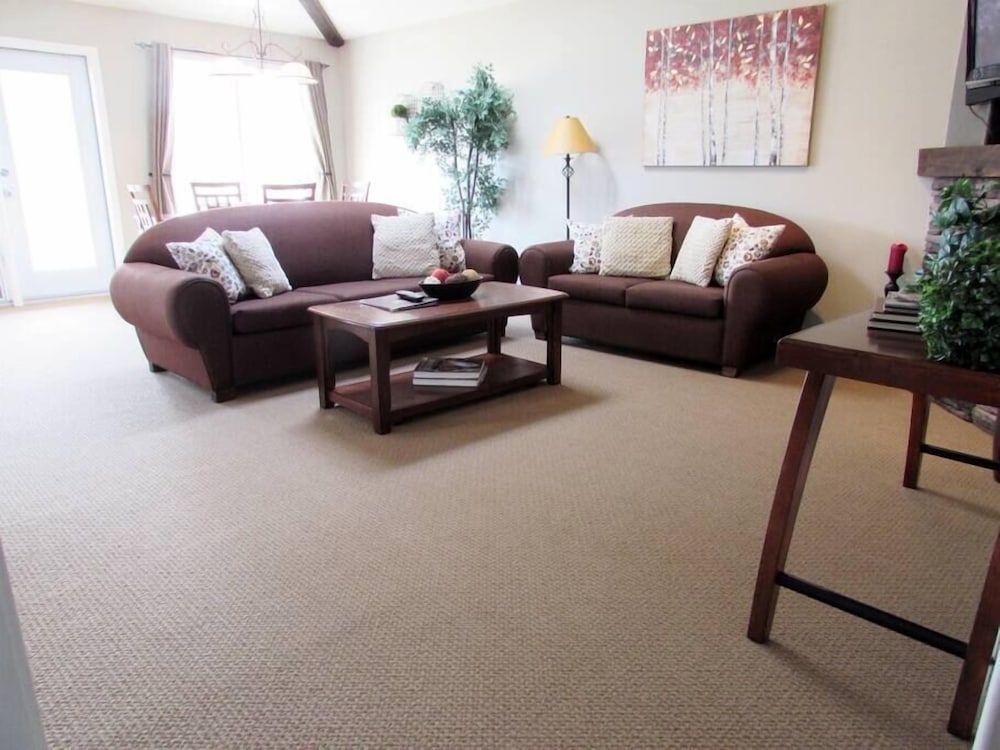 Signature Condo, 2 Bedrooms, Golf View (380) photo 2