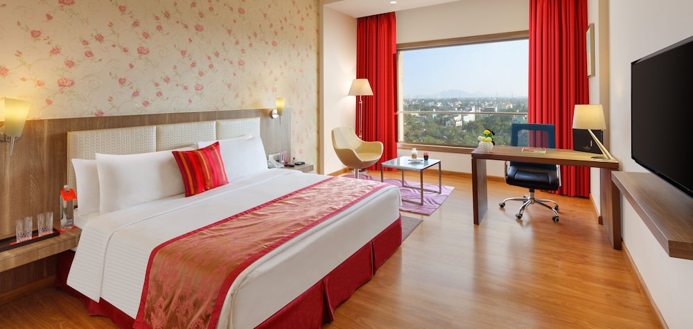 Deluxe Room, 1 King Bed (Superior Room) photo 1