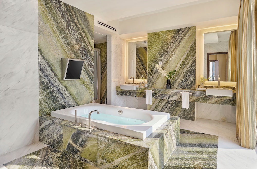 Suite (Penthouse) thumbnail 5