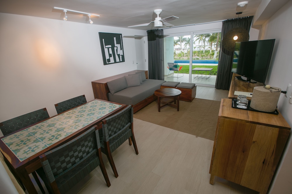 Family Suite, 3 Bedrooms, Private Pool - Photo 6