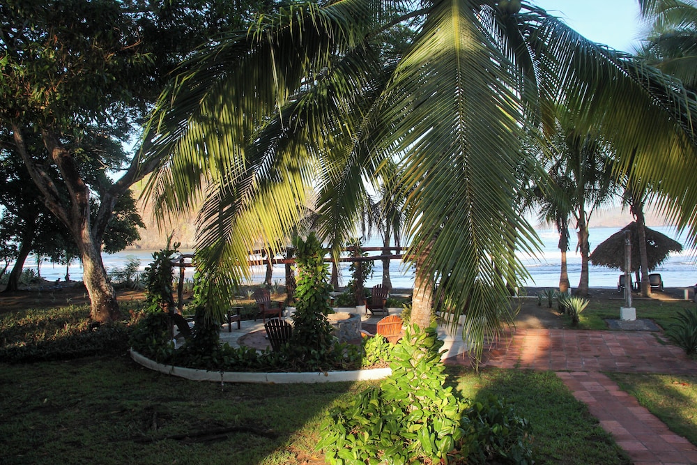 Family Room, 2 Bedrooms, Ocean View, Garden Area