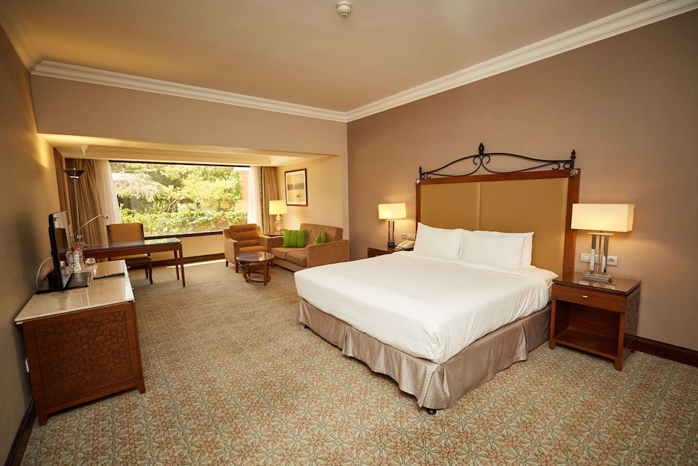 Deluxe Room, 1 King Bed, Balcony, Pool View thumbnail 6