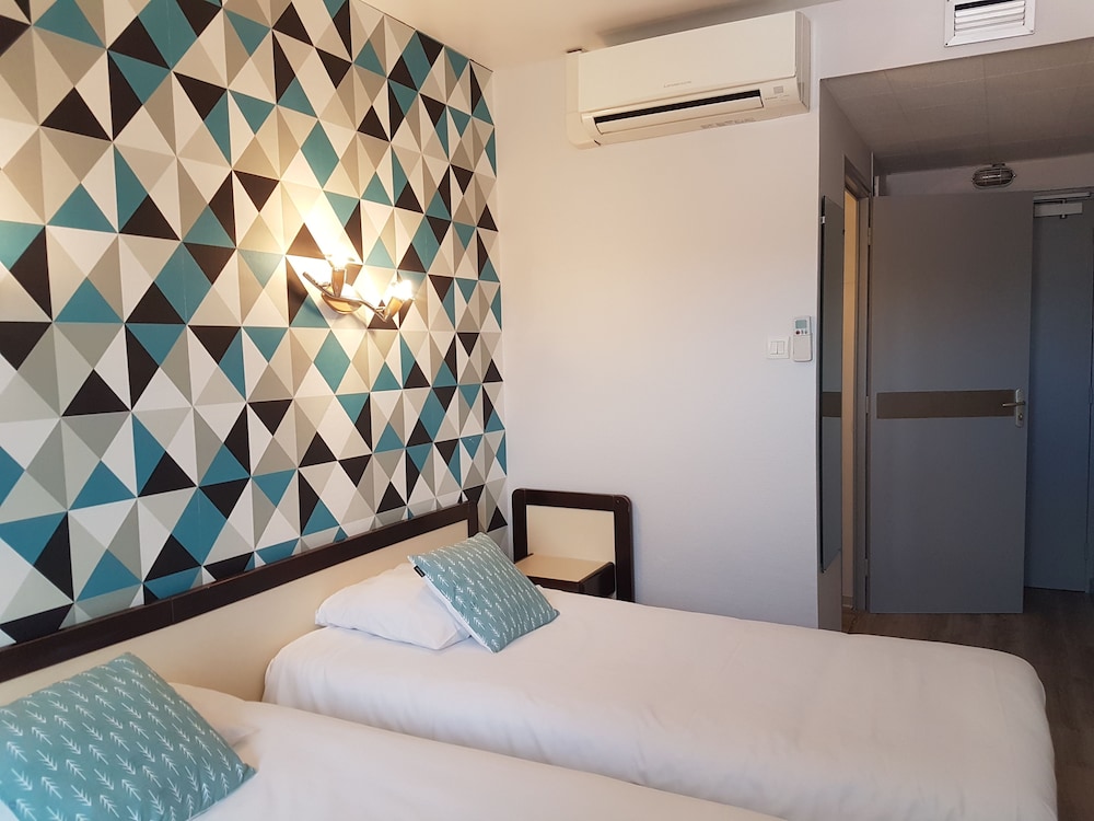 Standard Double Room, 2 Twin Beds photo 2