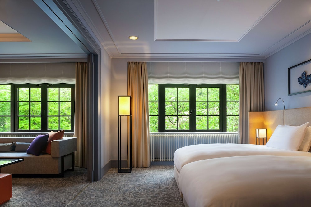 Courtyard Suite Room - Photo 3