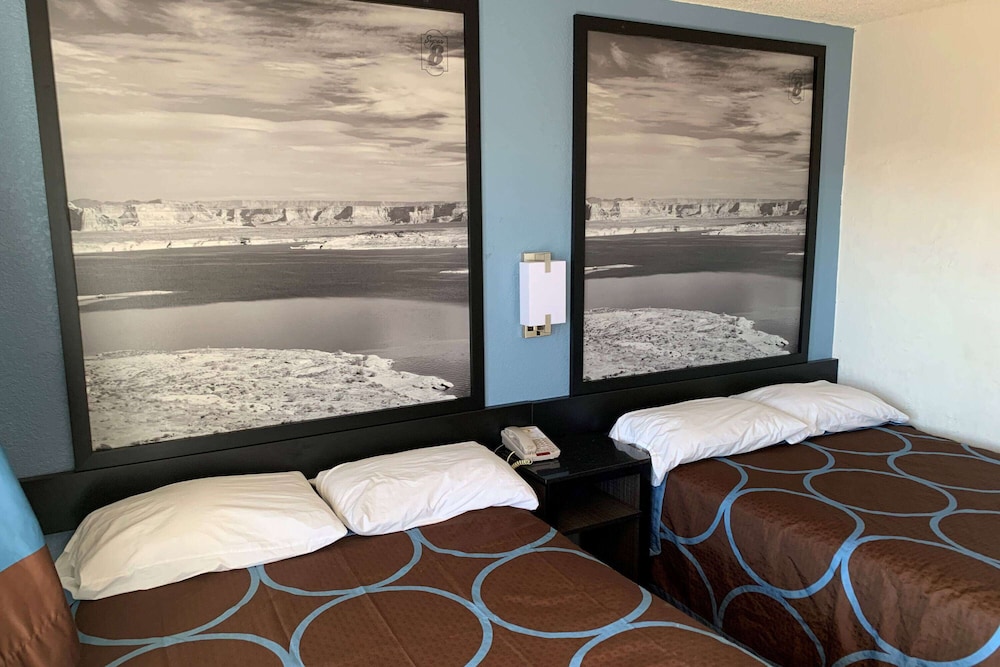 Basic Room, 2 Double Beds, Smoking - Photo 1