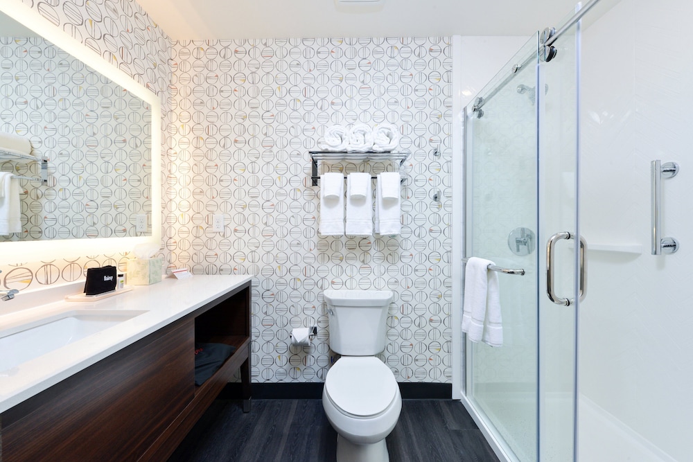 Suite, 1 King Bed, Accessible (Communications, Mobility) - Photo 9
