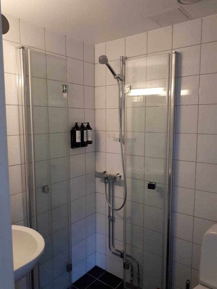 Double or Twin Room (Property only reachable by train) - Photo 8