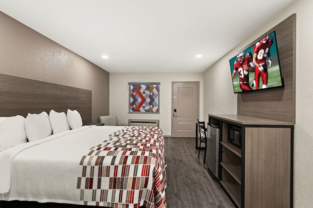 Superior Room, 1 King Bed, Accessible, Non Smoking (Roll-In Shower) photo 2