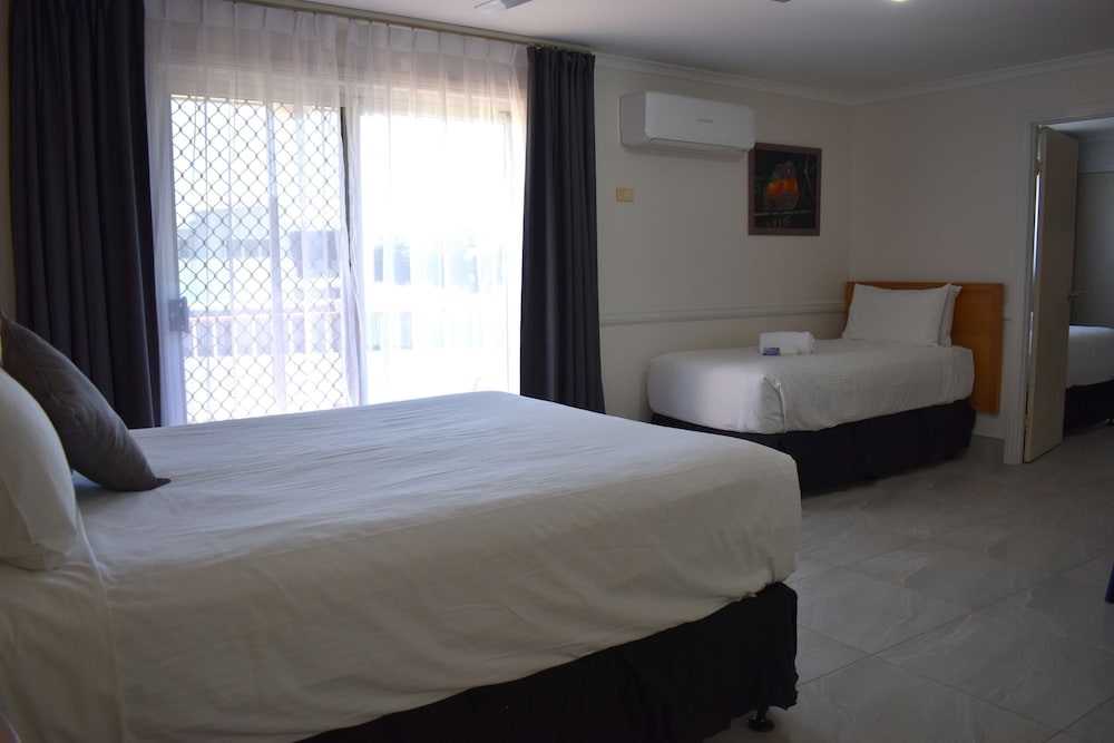 Suite, Multiple Beds, Non Smoking, Balcony - Photo 10