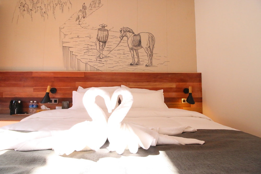 Deluxe King Room photo 2
