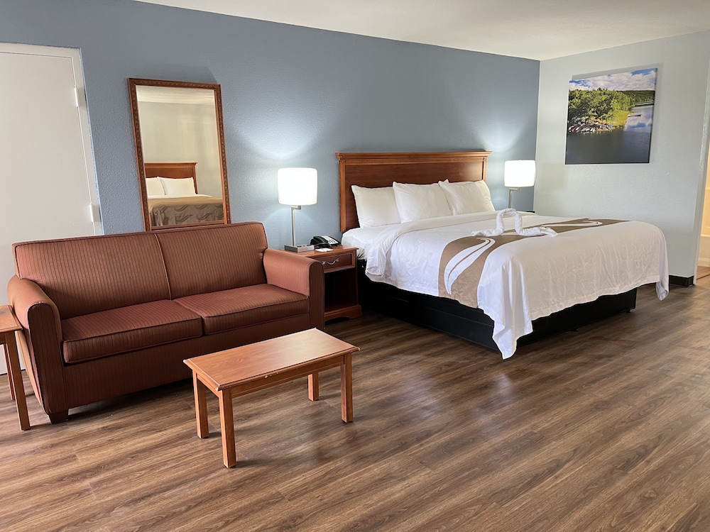 Suite, Non Smoking (1 King Bed, 2 Queen Beds) - Photo 5