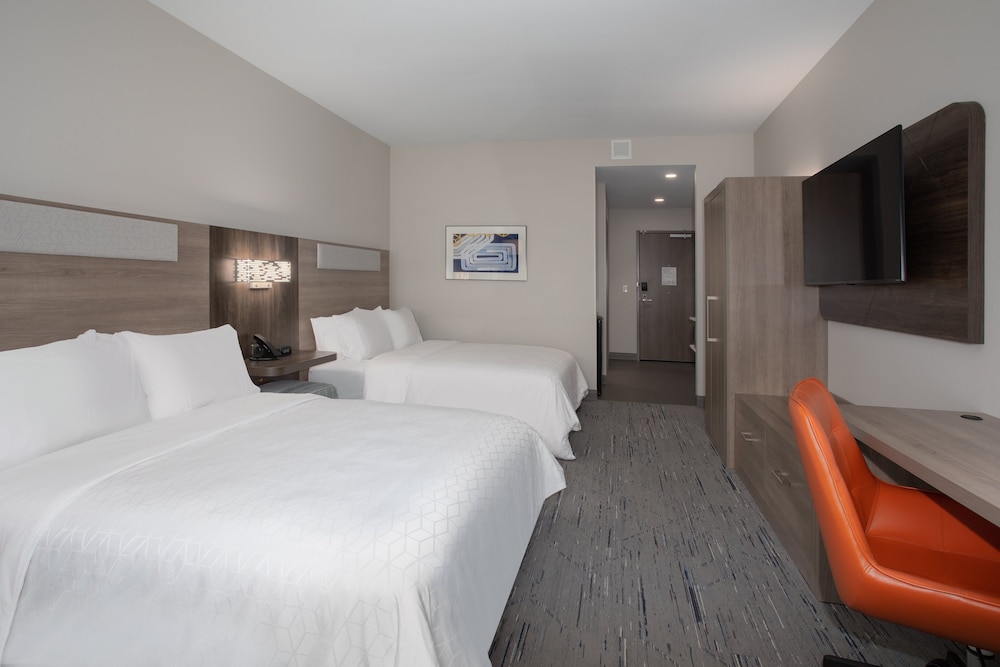 Standard Room, 2 Queen Beds, Accessible Bathtub (Mobility) photo 2