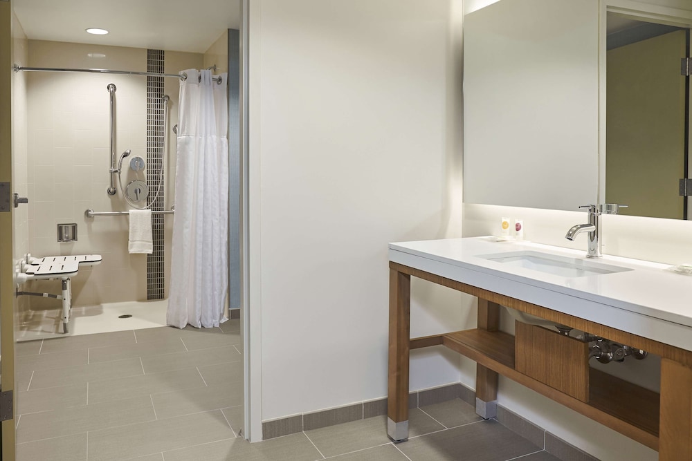 Room, Accessible (2 Queen/Roll-in Shower plus sofa bed)