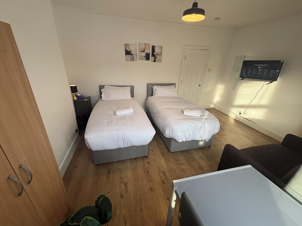 Basic Twin Room, Shared Bathroom