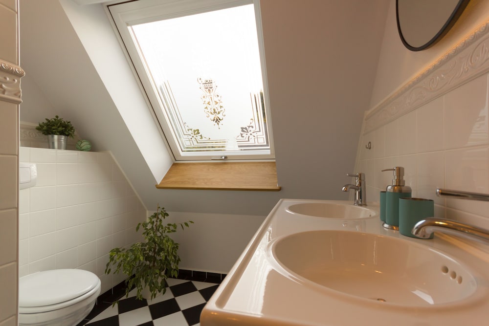 Condo, 2 Bedrooms, Kitchen (Flat 5) photo 3