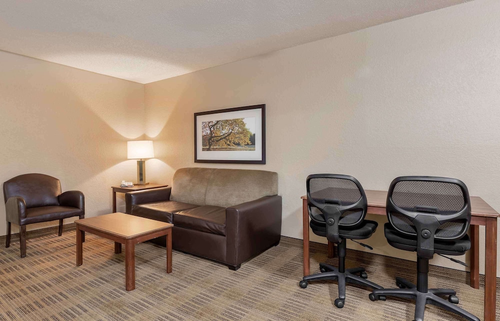 Deluxe Studio, Multiple Beds, Non Smoking - Photo 3