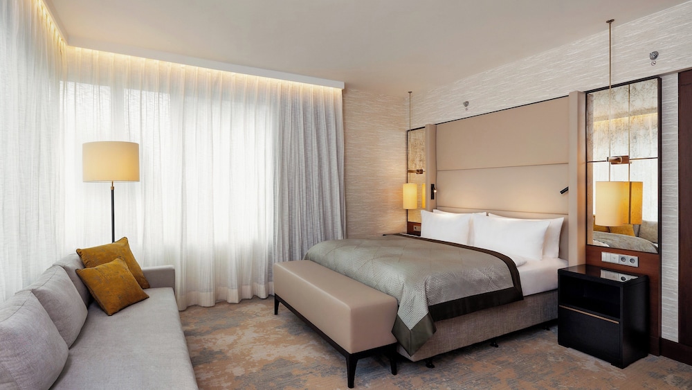 Premium Room, 2 Bedrooms (1 King, 2 Twin)
