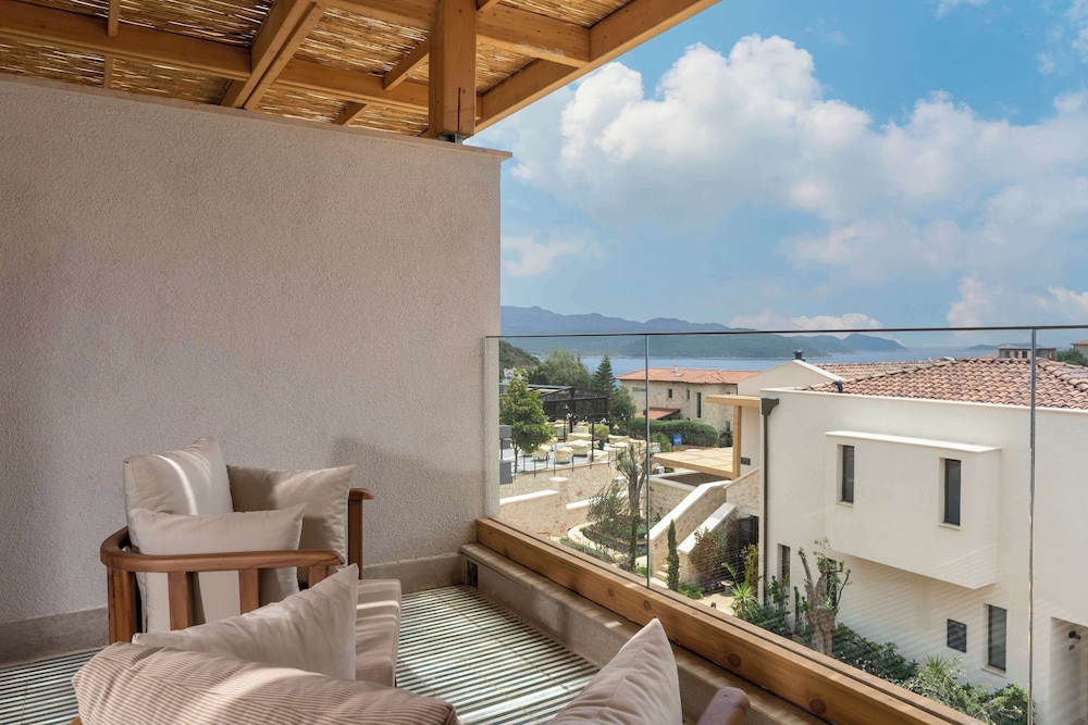 Superior Room, Non Smoking (Side Sea View) - Photo 8