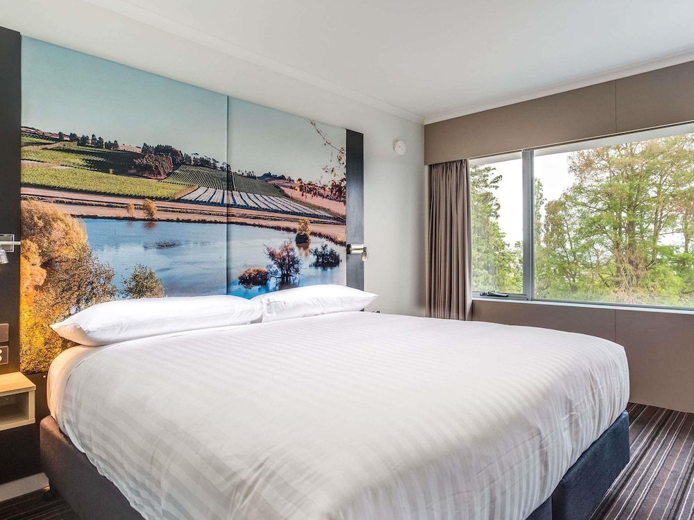 Standard Room, 1 King Bed, City View photo 3