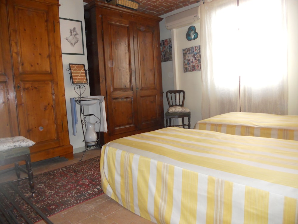Double Room, Shared Bathroom photo 2