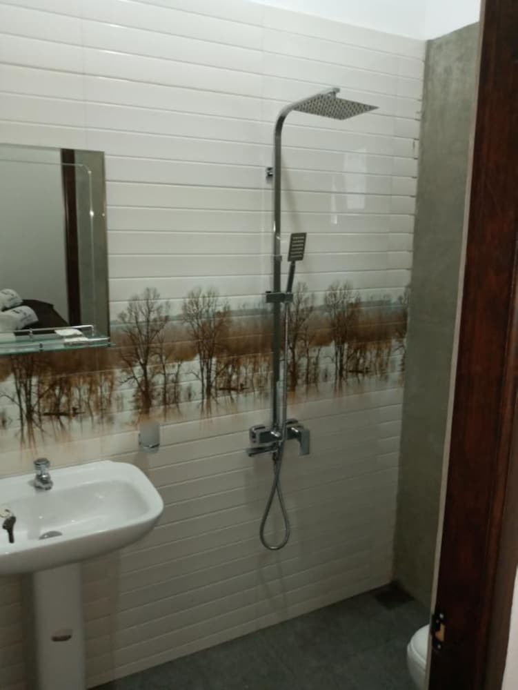 Standard Double Room - Photo 8