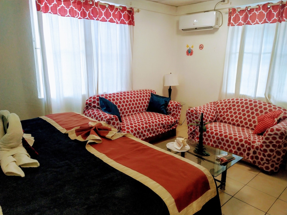 Standard Studio, 1 King Bed photo 1