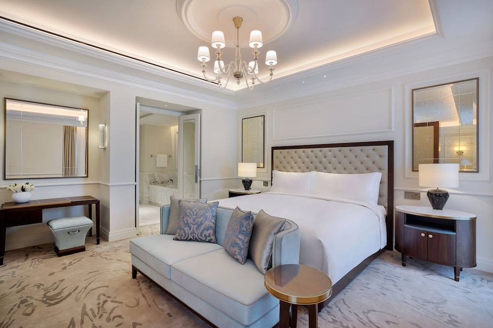Suite, 1 King Bed, City View - Photo 1