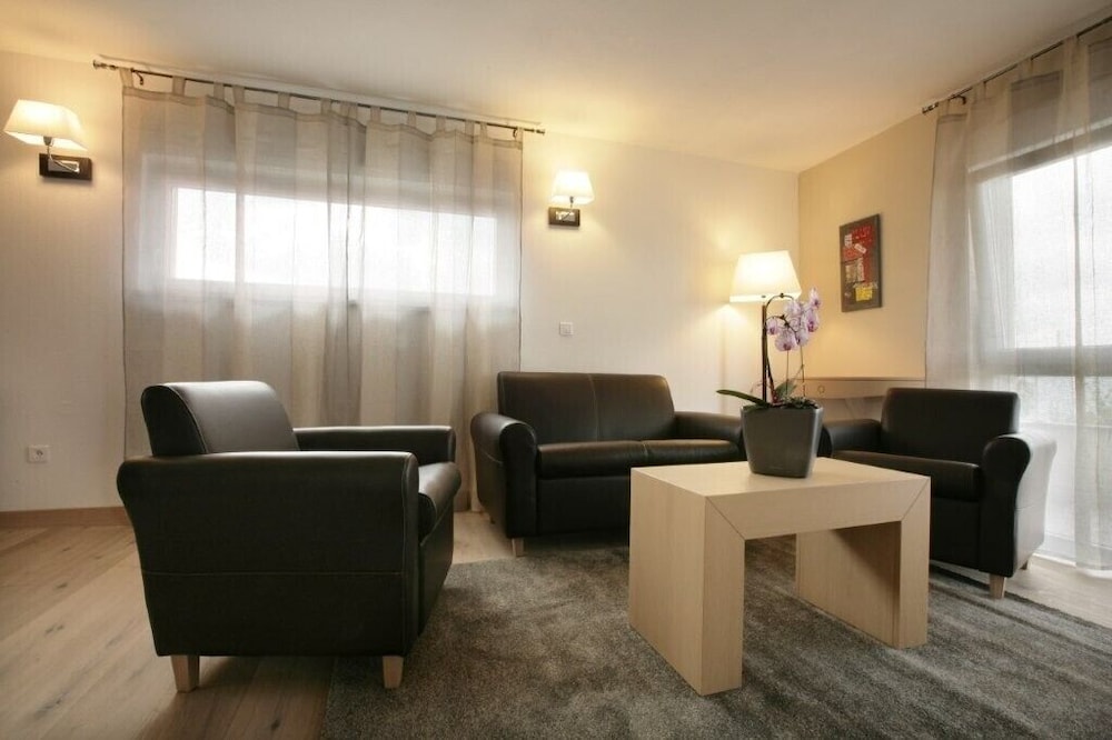Classic Apartment photo 3