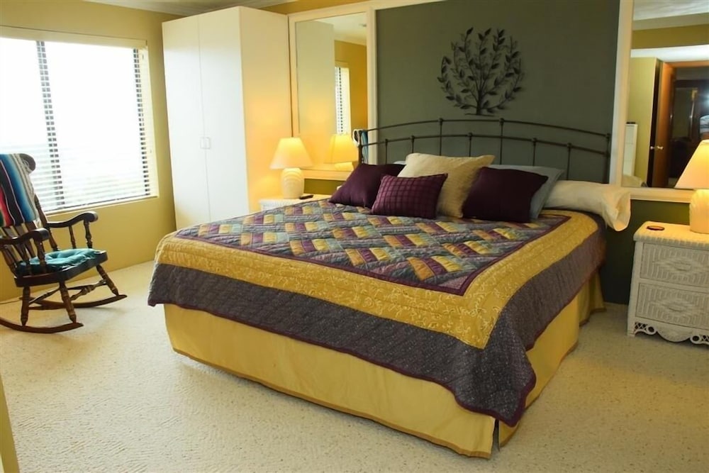 Condo, 3 Bedrooms photo 2
