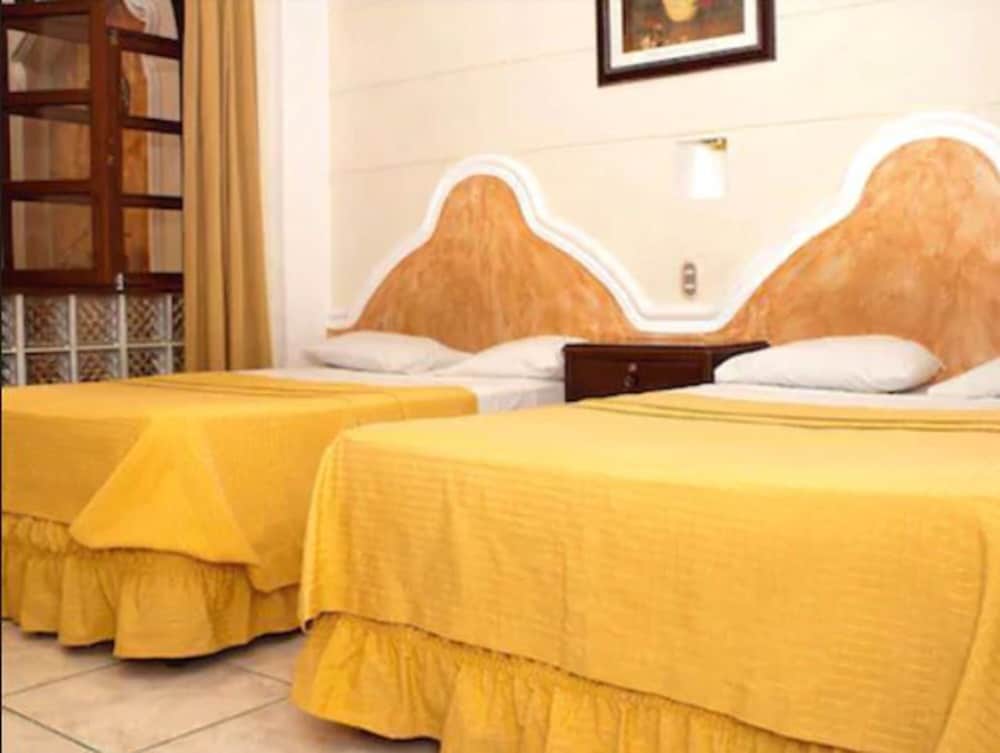 Twin Room, 2 Double Beds with Air Conditioning photo 1
