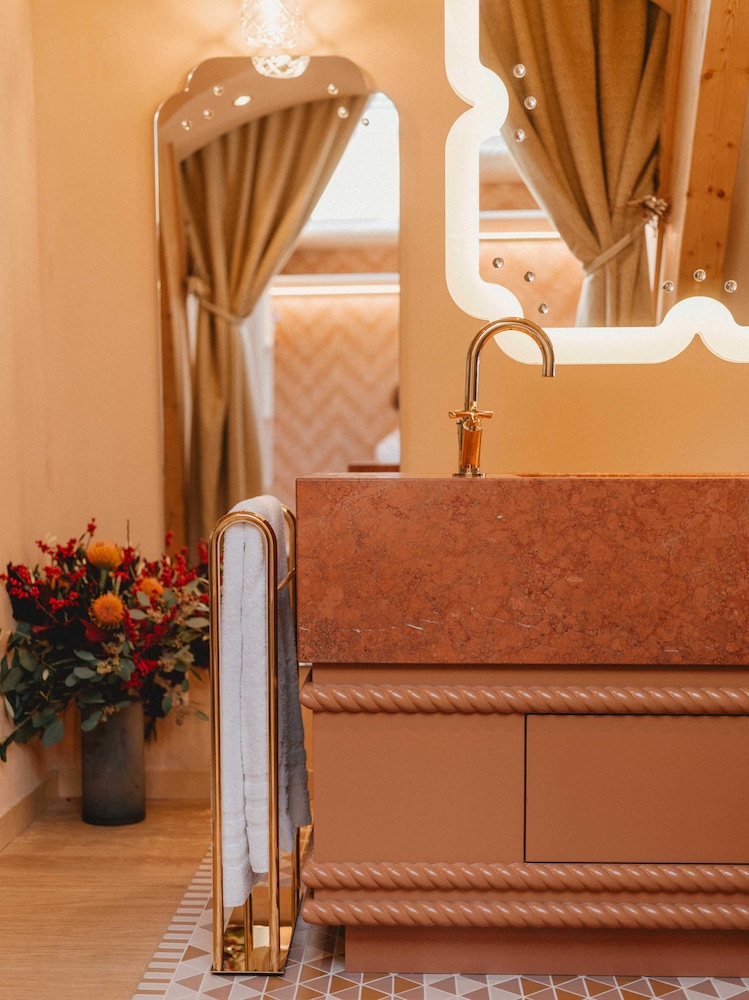 Tower Spa Suite - Photo 4