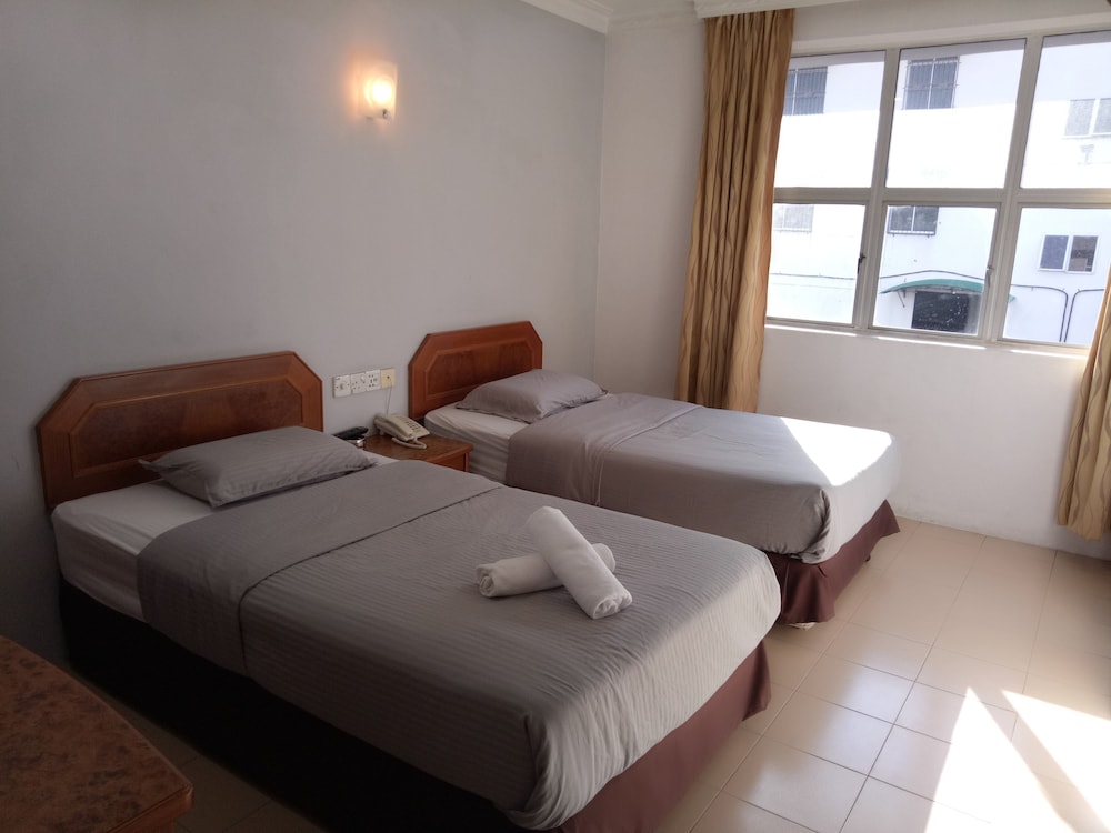 Twin Room, 2 Twin Beds, Accessible, Refrigerator