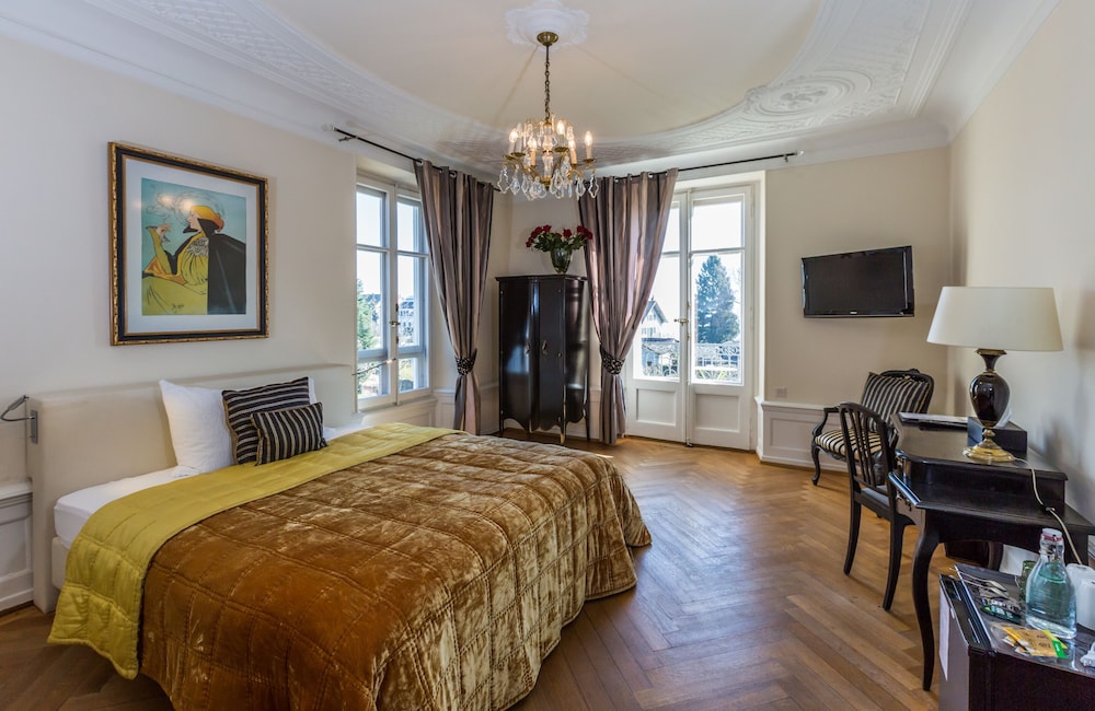 Room2, Balcony