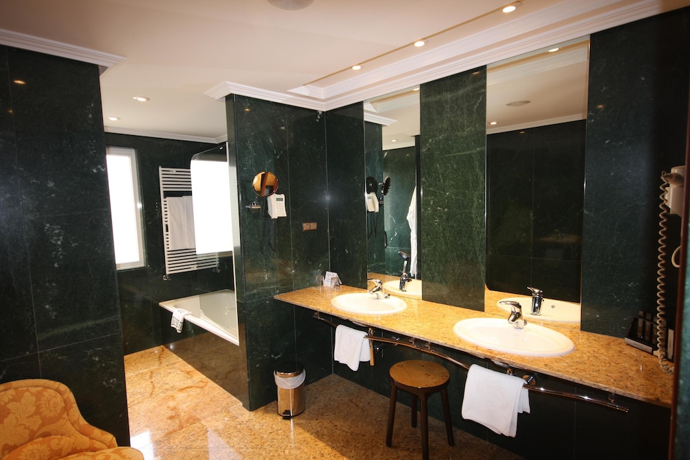 Standard Room - Photo 12