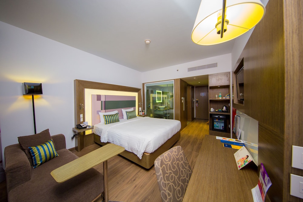 Executive Room, 1 King Bed, Garden View photo 2