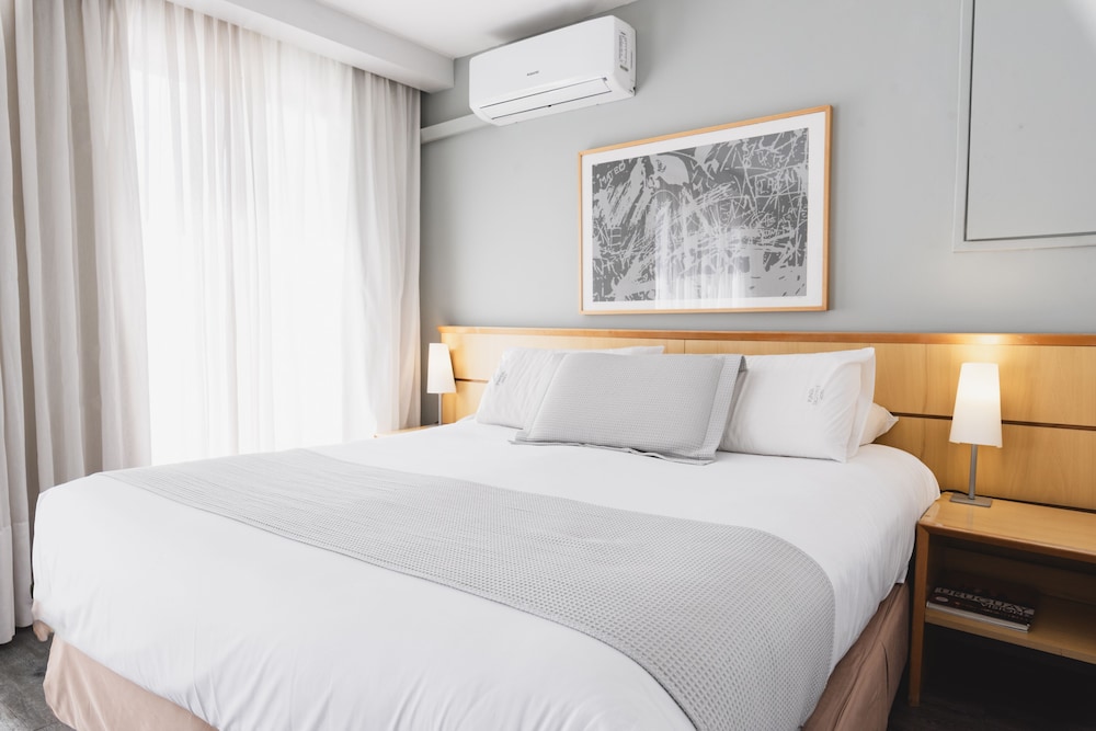 Superior Penthouse, 1 Queen Bed, Non Smoking, City View photo 3