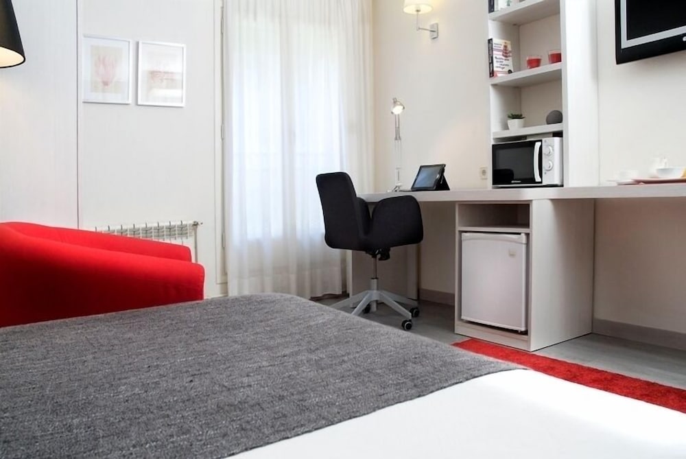 Double Room Single Use - Photo 3