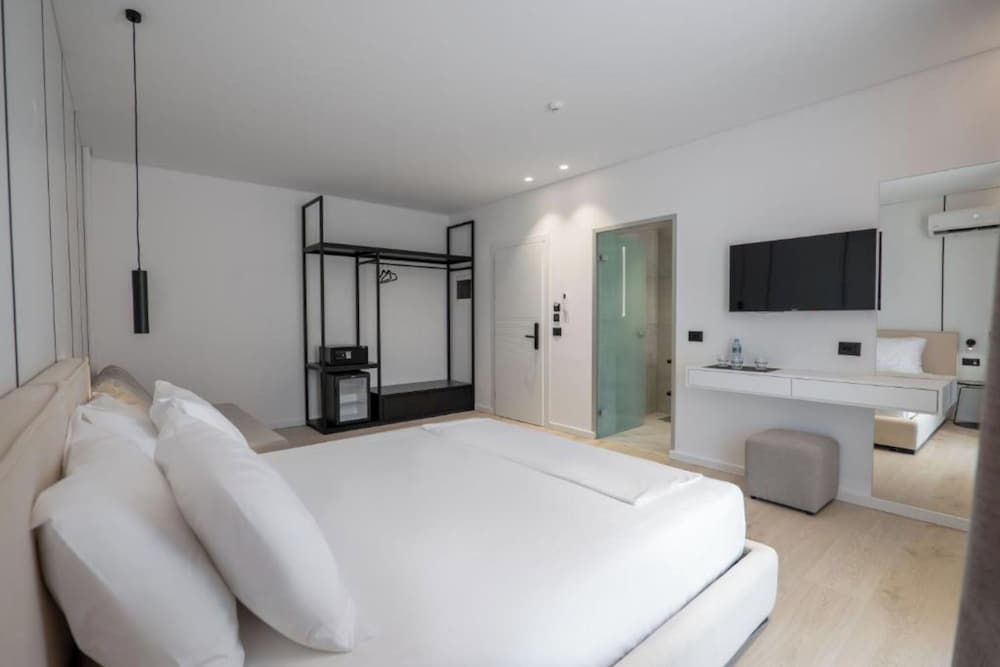 Triple Room, Partial Sea View